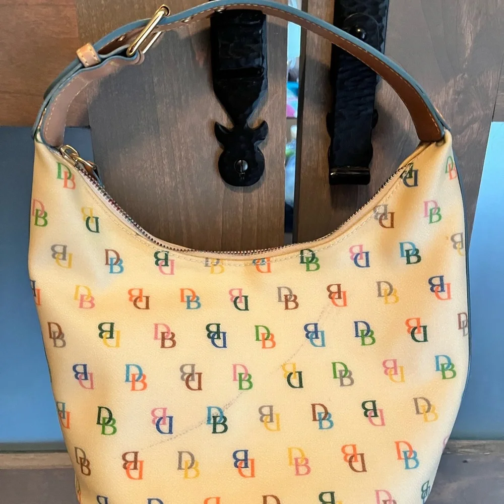 SOLD 🛑🛑 Y2K Dooney & Burke Ranibow Bucket Bag .. excellent used Condition - Picture 4 of 12